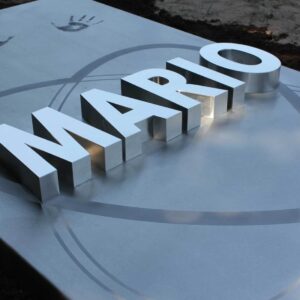 grafkunst RVS Abstracte RVS grafzerk met hart en handafdrukken voor partner