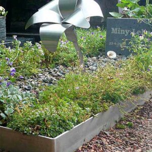 grafmonument-met-RVS lelie