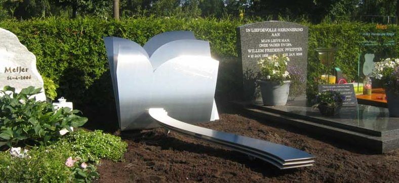 Modern RVS grafmonument met harten voor kind - meisje