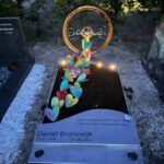 grafmonument met verlichting