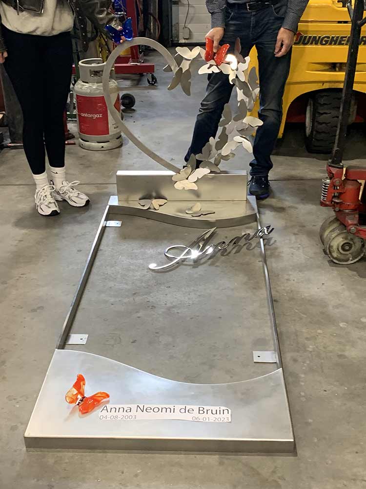 werk in uitvoering gedenkteken Anna