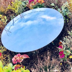 modern spiegelend RVS grafmonument voor ouders