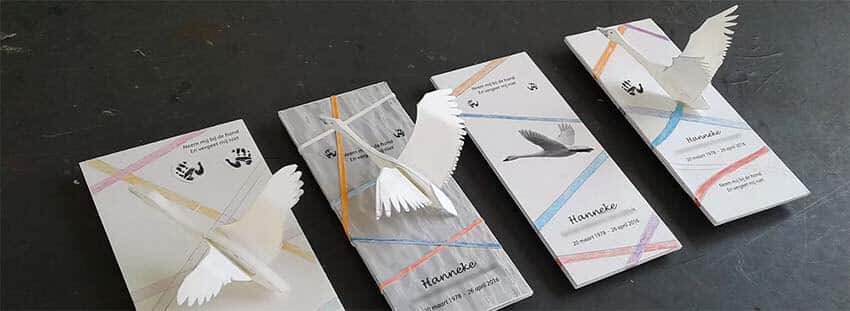 4 verschillende ontwerpen van kindergrafstenen, kleine grafmonumenten, kinder grafstenen met een zwaan