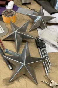 RVS grafmonument in uitvoering - sterren maken