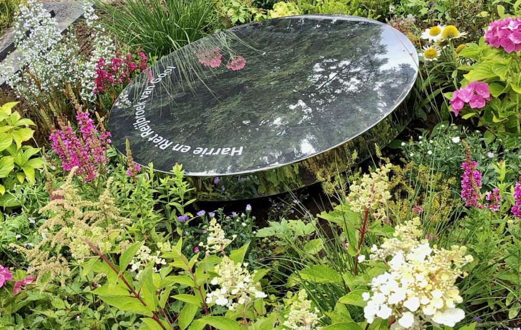 moderne bijzondere grafzerk RVS