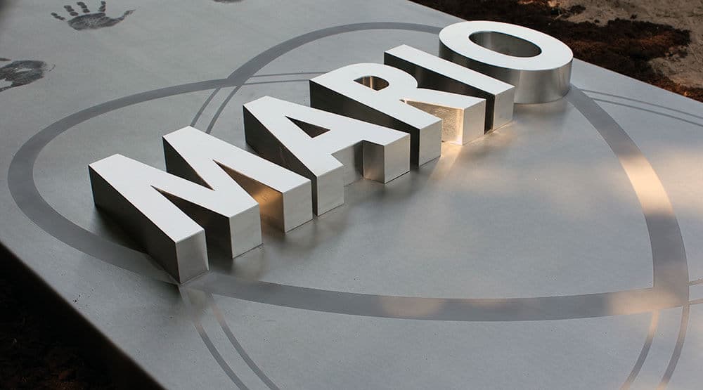 bijzondere grafzerk van rvs