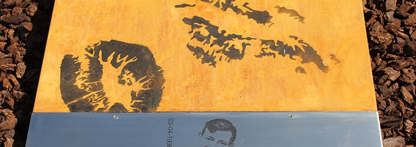 cortenstaal grafzerk cortenstaal in combinatie met RVS