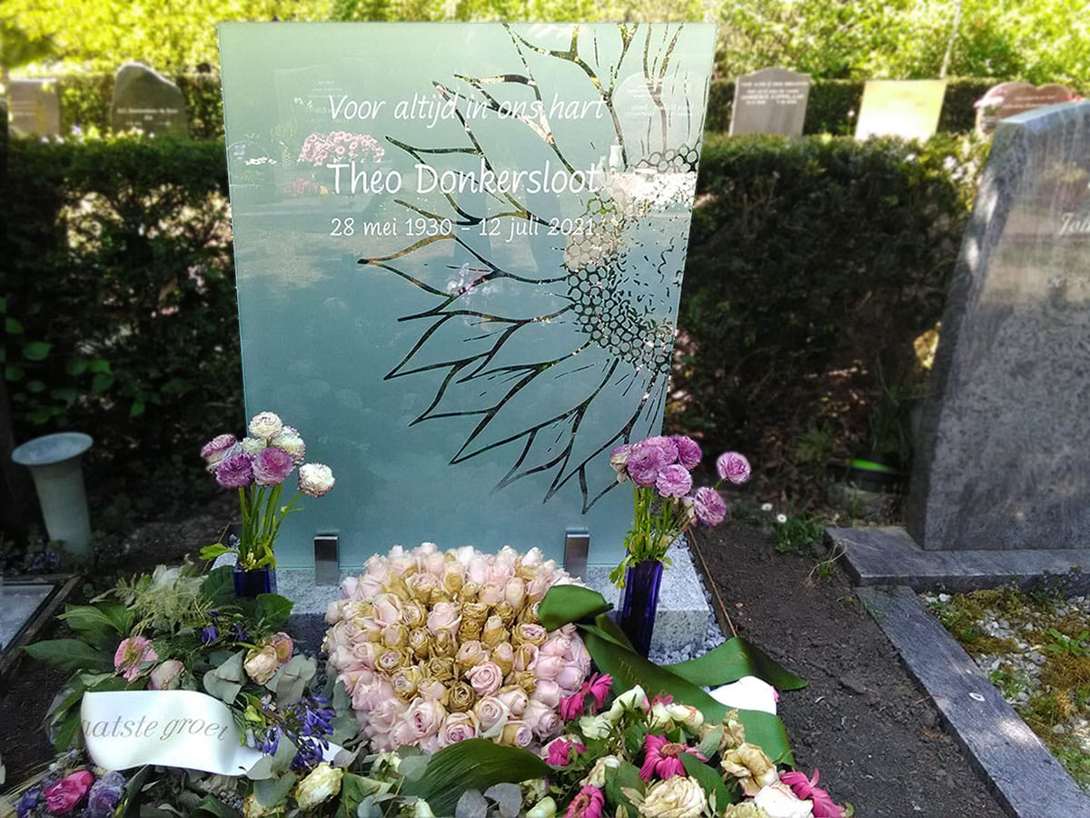 Glazen grafsteen ontwerpen