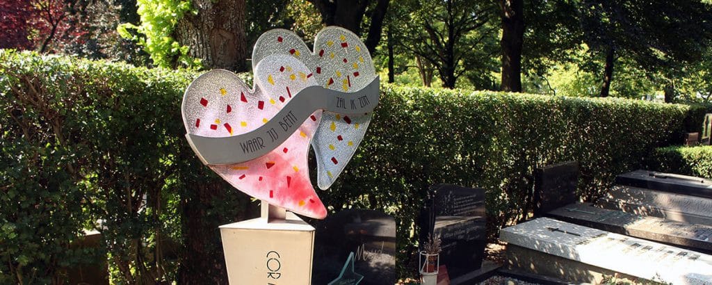 graf met glazen harten