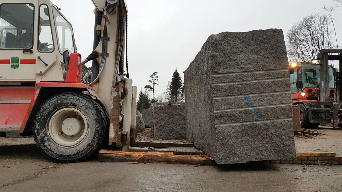 blok Noors graniet voor grafzerk - grafkunst