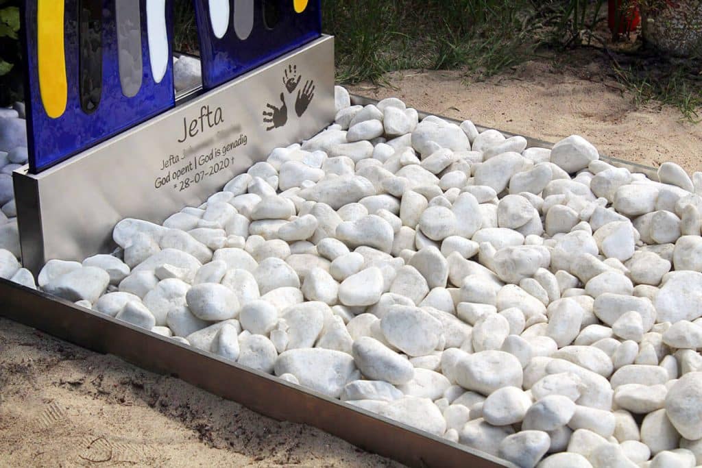 graf met witte stenen - Openbaringen 2:17