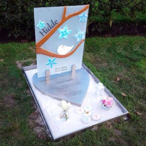 kindergrafsteen van glas en rvs