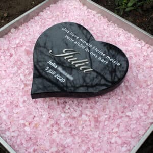 lief babygraf met hartje eb roze steentjes