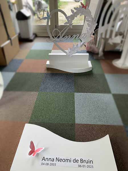 gedenksteen in atelier