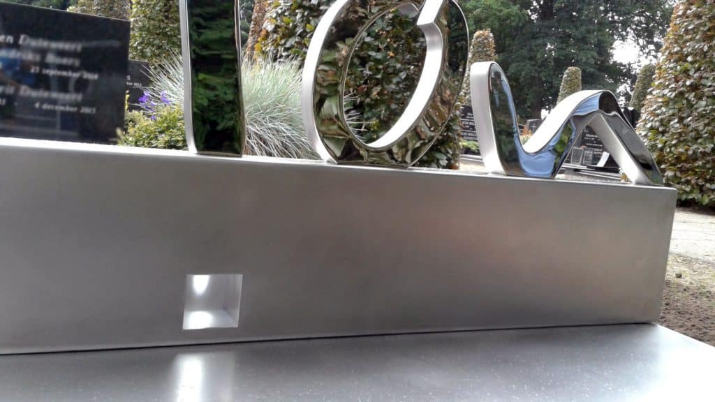 Modern RVS grafmonument met LED verlichting voor partner echtgenoot