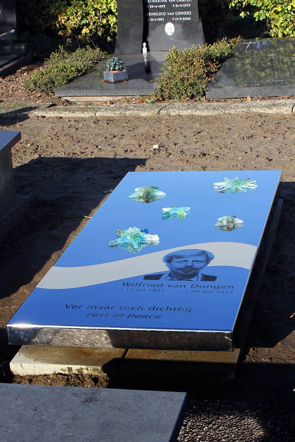 modern grafmonument rvs en glas