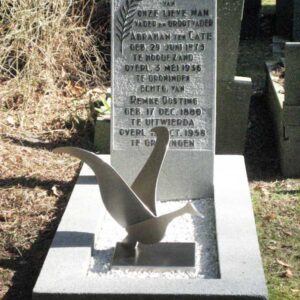 traditioneel-familiegraf-gecombineerd-met-modern-rvs