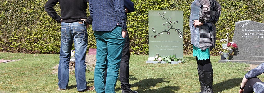 nabestaanden glazen grafsteen