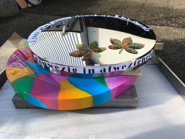 grafmonument met kleur in uitvoering