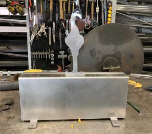 islamitische grafsteen met pauw op RVS voetstuk