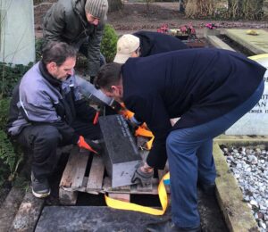 samen plaatsen grafsteen vader