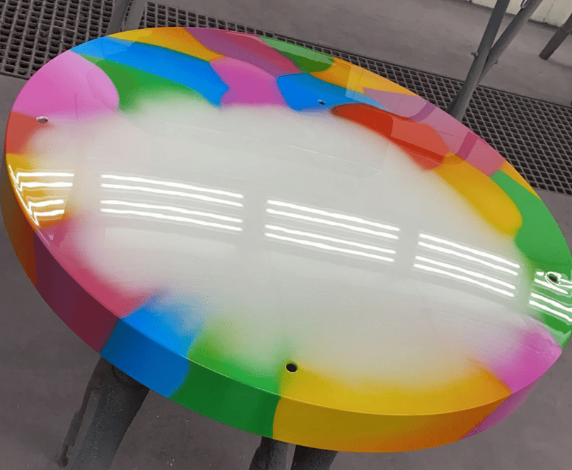 onderdeel grafmonument met kleur