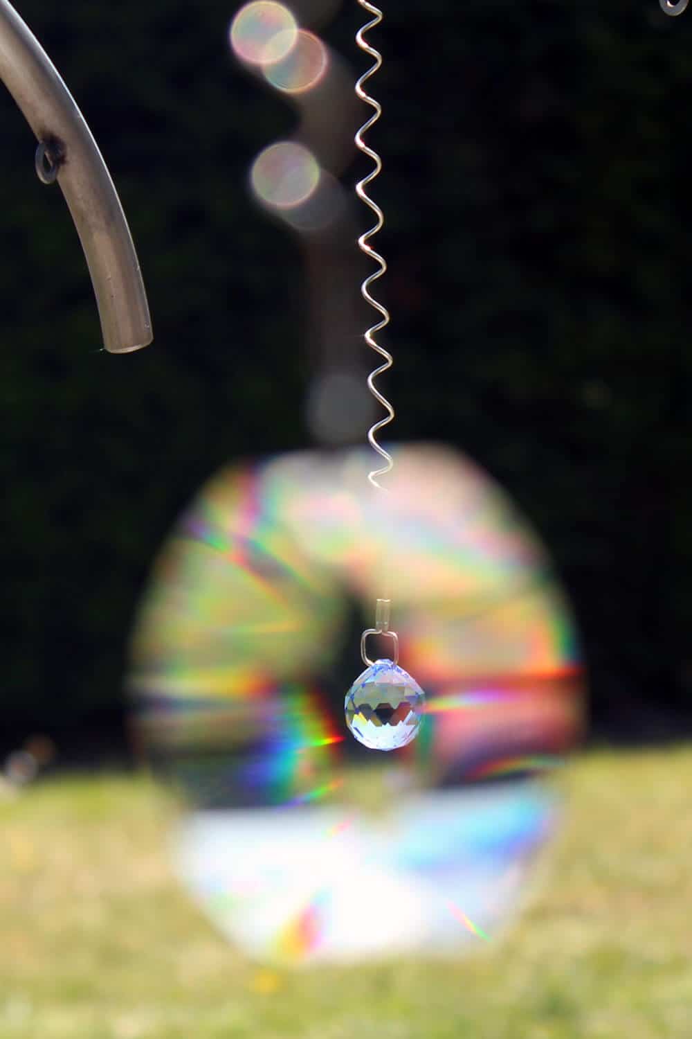 kindergrafsteen - swarovski kristallen op graf meisje