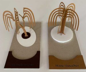 twee ontwerpen van bijzondere grafmonumenten met een boompje