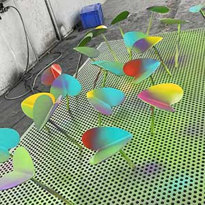 grafwerk in uitvoering: gekleurde harten voor grafmonument in de spuitcabine